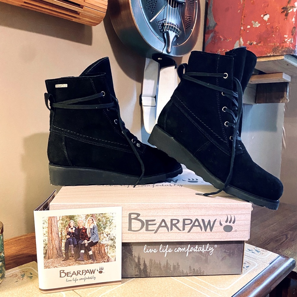 *BRAND NEW* (in box) BEARPAW Harmony Boots